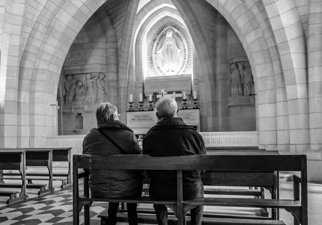un couple dans le mémorial Dormans - Epernay tourisme