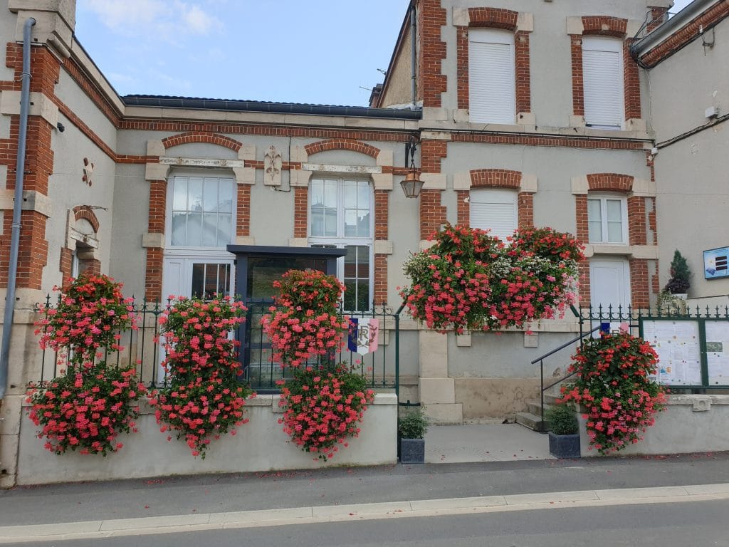 Façade de la mairie de Monthelon - Epernay Tourisme