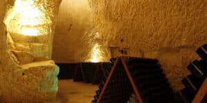 Les kilomètres de caves situés dans le sous-sol de la ville sont la pause fraicheur favorite des visiteurs durant les beaux jours.